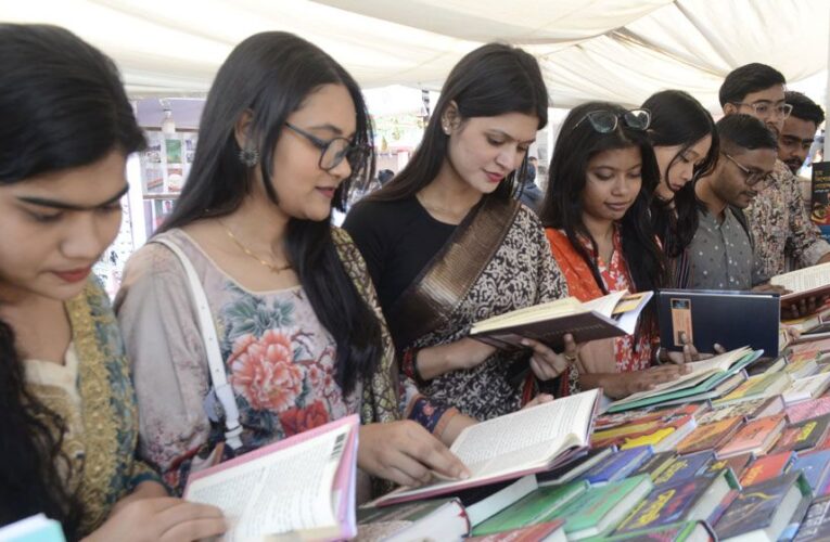 প্রকৃতপক্ষেই লেখক পাঠক প্রকাশকের মিলনমেলা